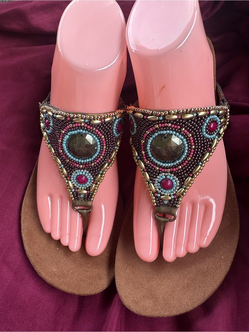 White Mountain Sz 10 Beaded Accent Women’s T-Strap Sandals NWOT 😊😊